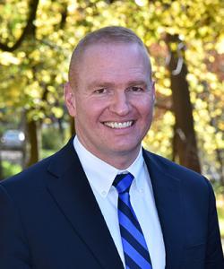 Stephen Barrows Headshot