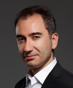 Akyol Headshot